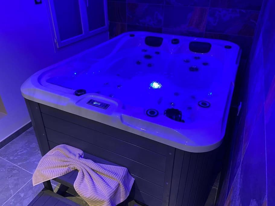 Maison Avec Jacuzzi Оранж Экстерьер фото